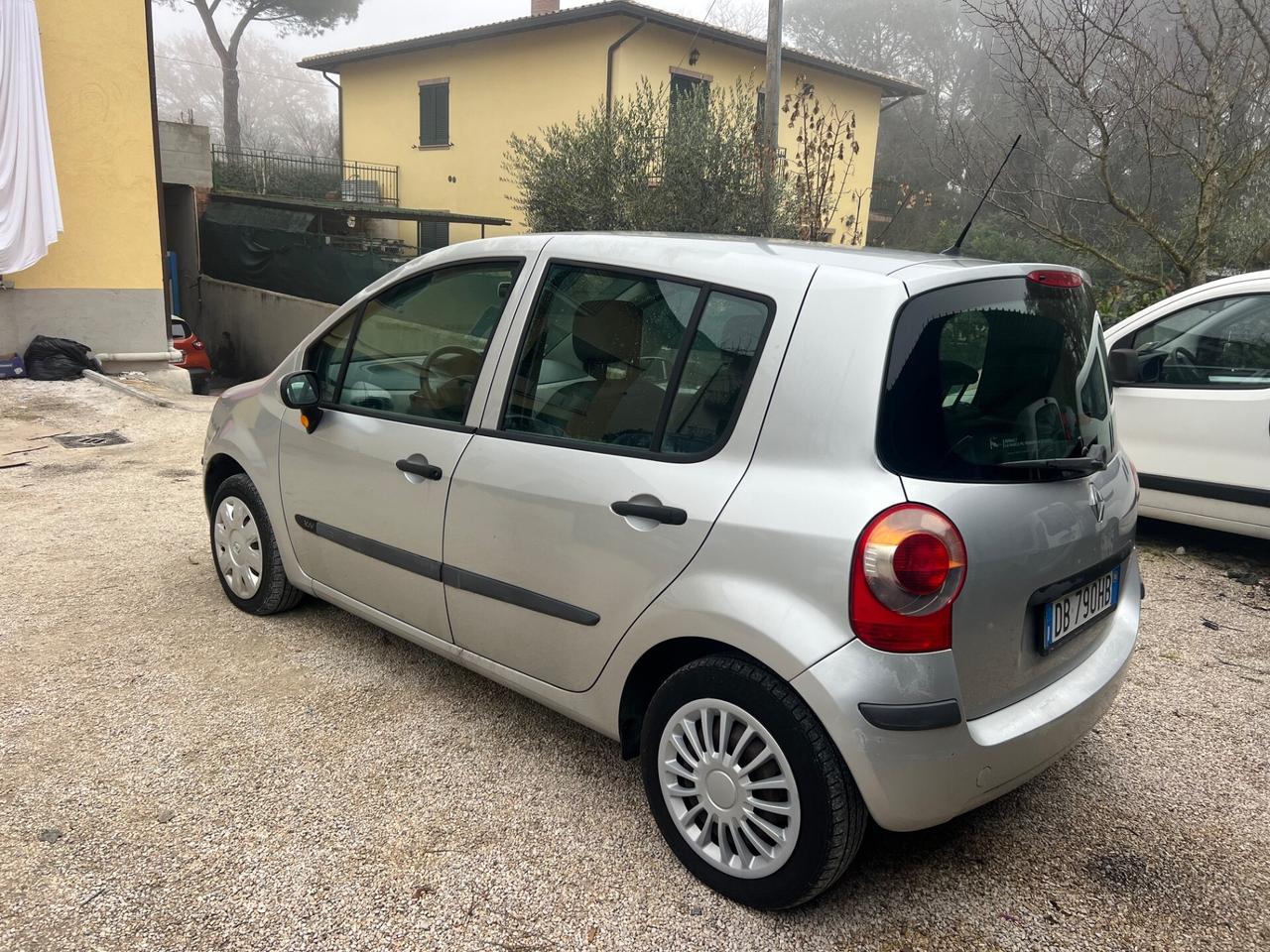 Renault Modus 1.2 16V Saint Tropez