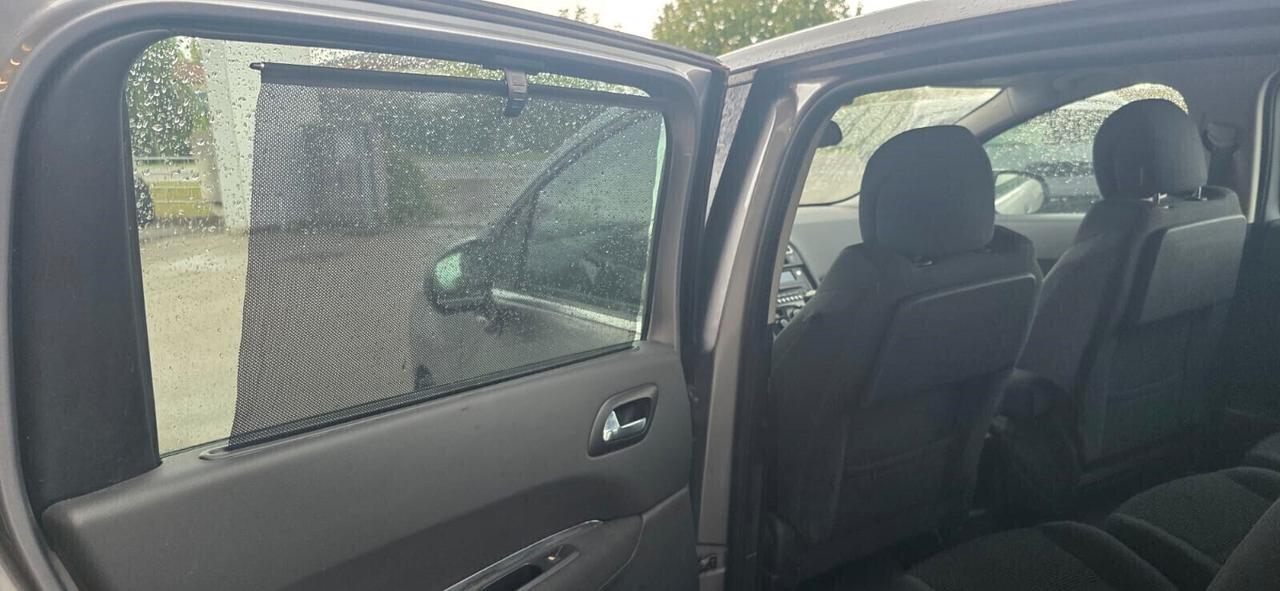 Peugeot 5008 1.6 Diesel 7 posti Neopatentati