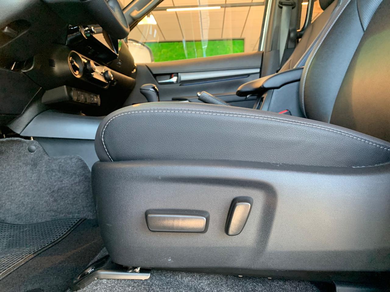 Toyota Hilux 2.4 d-4d double cab Invincible auto