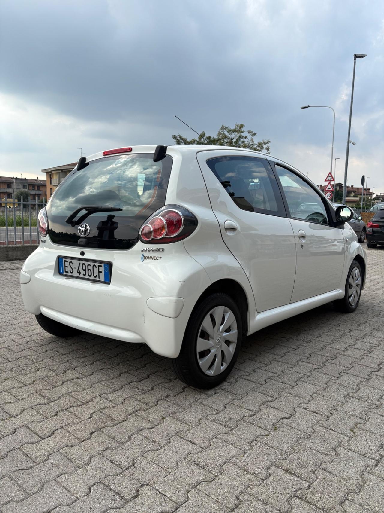 Toyota Aygo 1.0 12V VVT-i 5 porte Orange Connect MMT