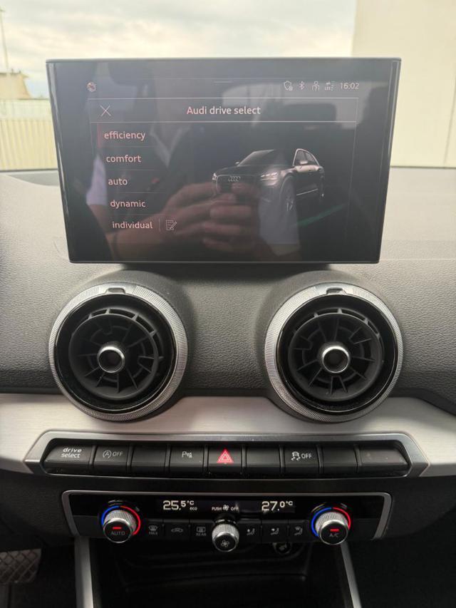AUDI Q2 35 TFSI S tronic Identity Black