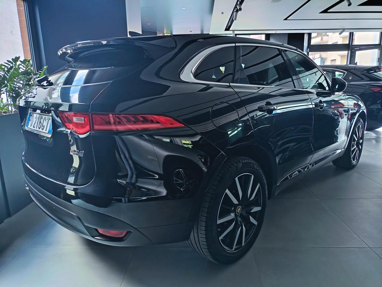 Jaguar F-Pace 2.0 D 180 CV Portfolio
