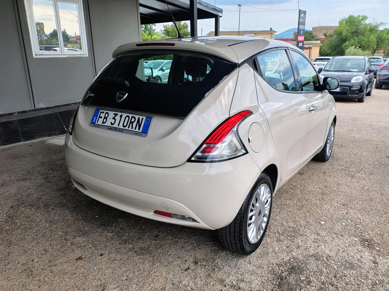 Lancia Ypsilon 1.2 69 CV 5 porte Platinum