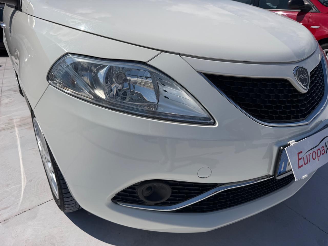 Lancia Ypsilon 1.2 69 CV 5 porte Platinum