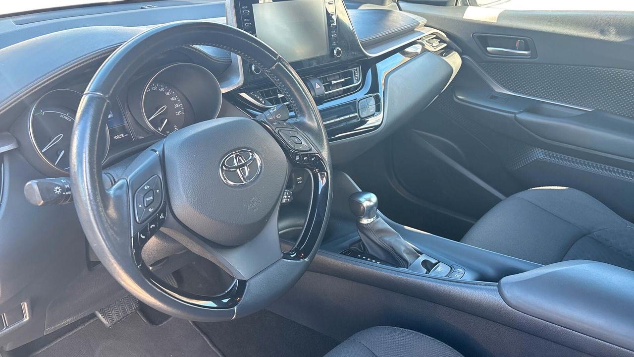 Toyota C-HR 1.8 Hybrid E-CVT Business
