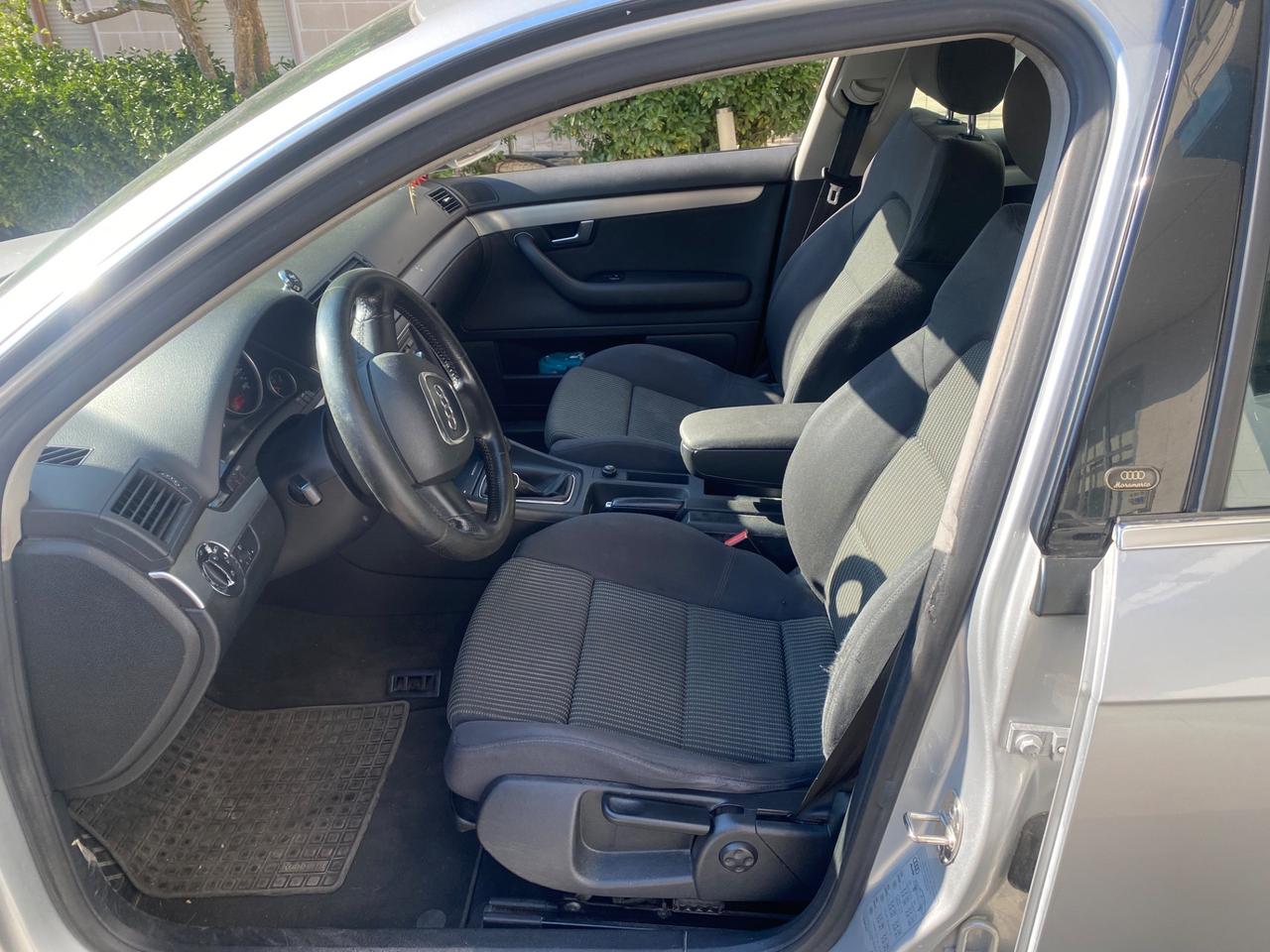 Audi A4 2.0 TDI S LINE