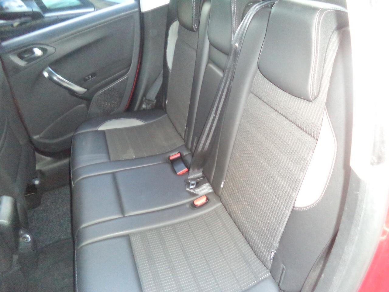 Peugeot 2008 BlueHDi 120 S&S Black Matt