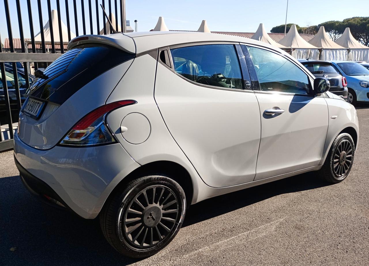 Lancia Ypsilon 1.0 FireFly 5 porte S&S Hybrid Ecochic UnYca