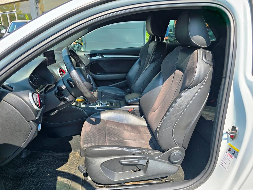 Audi A3 1.8 TFSI 180CV S LINE ESTETICA S3