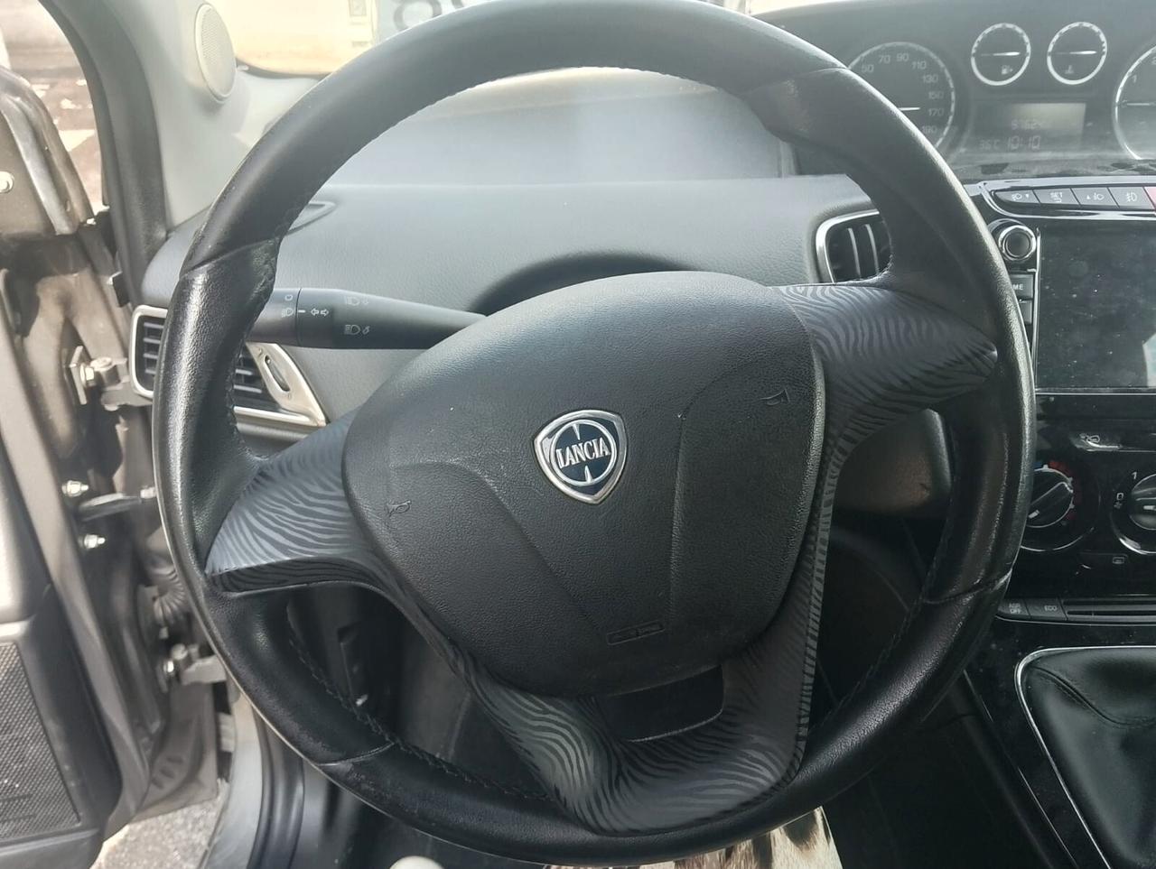 Lancia Ypsilon 0.9 TwinAir 85 CV 5 porte S&S Platinum