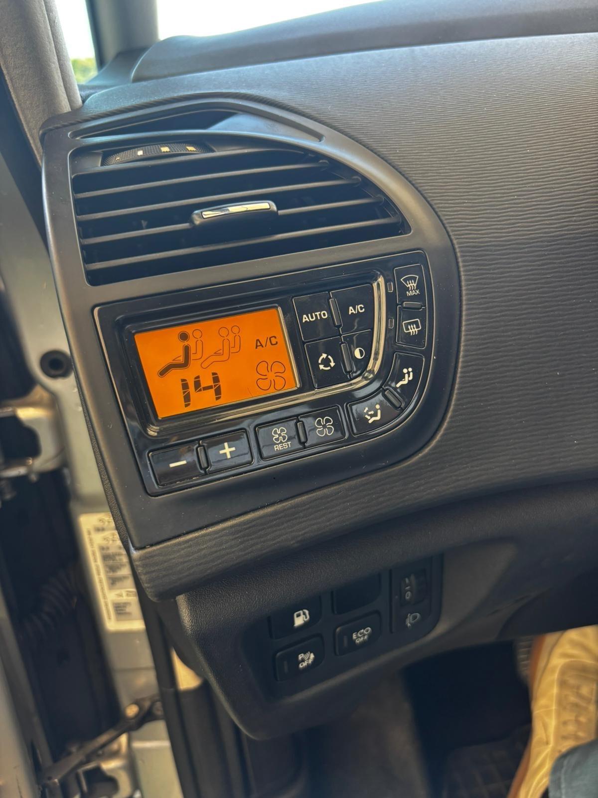Citroen C4 Picasso Grand 1.6 e-HDi 110 FAP CMP6 Exclusive (82 kw)