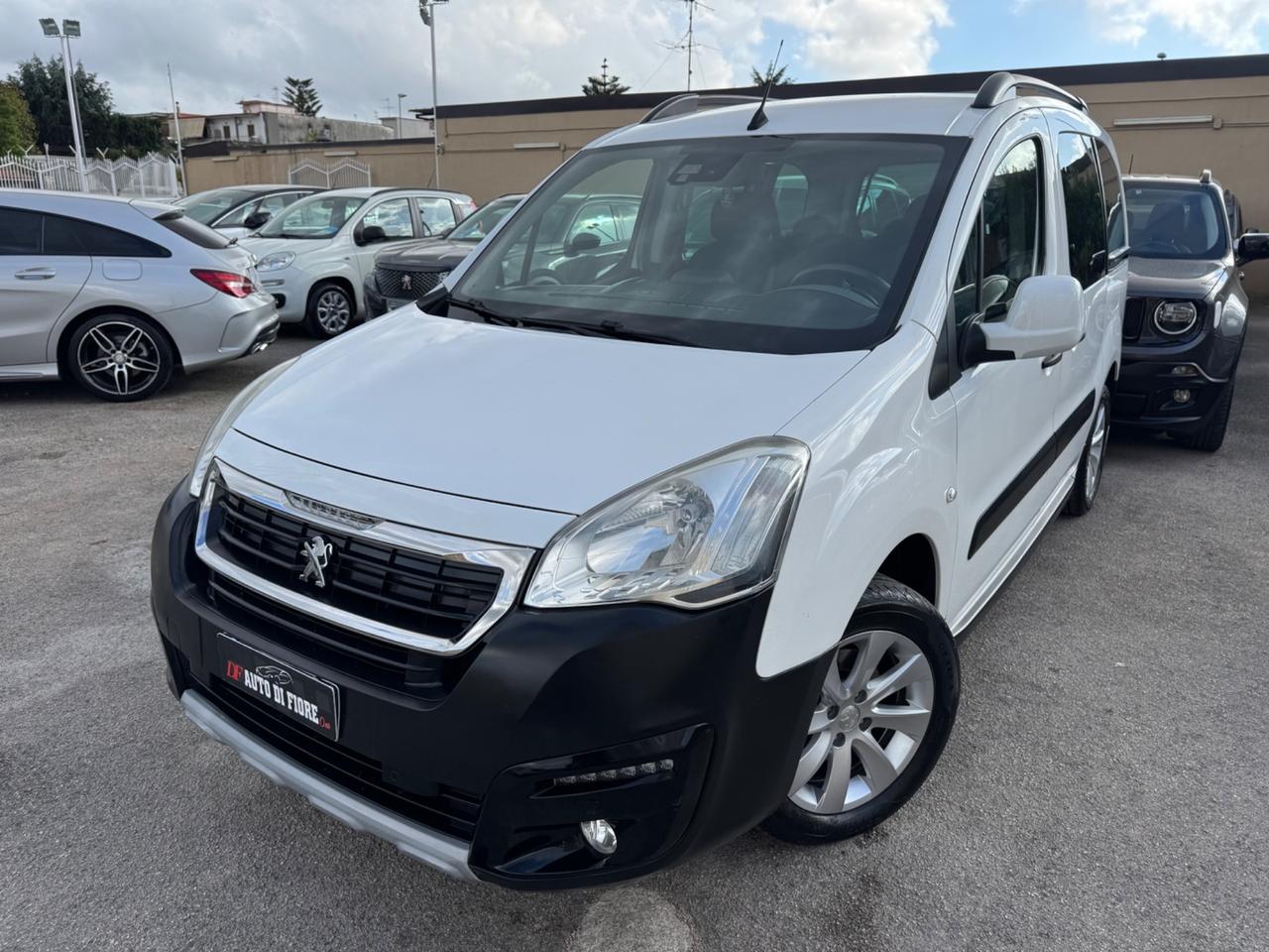 Peugeot Partner Tepee 1.6 BlueHDi 120 NAVI RETROCAMERA