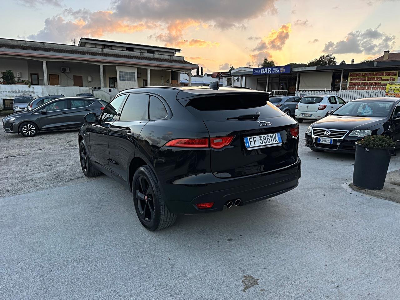 Jaguar F-Pace 2.0 D 180 CV Portfolio Unico Proprietario Garanzia 24 Mesi !!