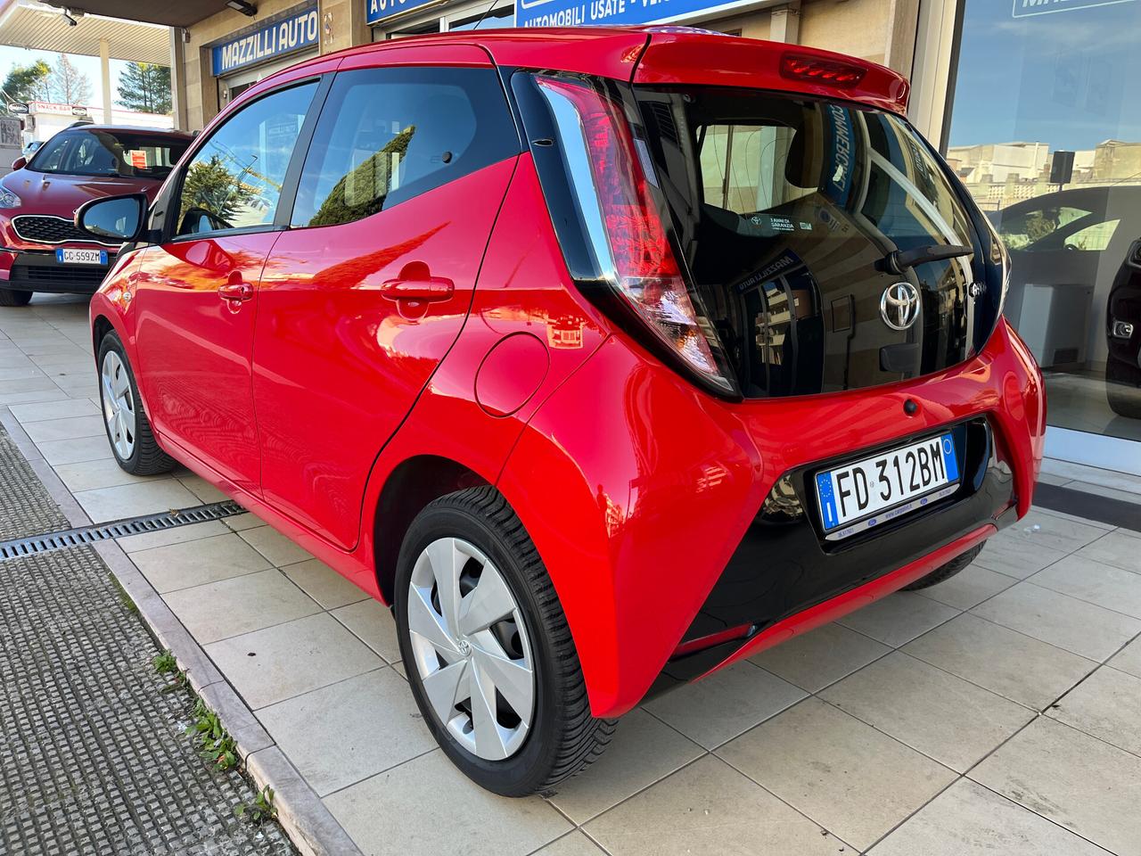 Toyota Aygo 1.0 VVT-i 69 CV 5 porte x-play