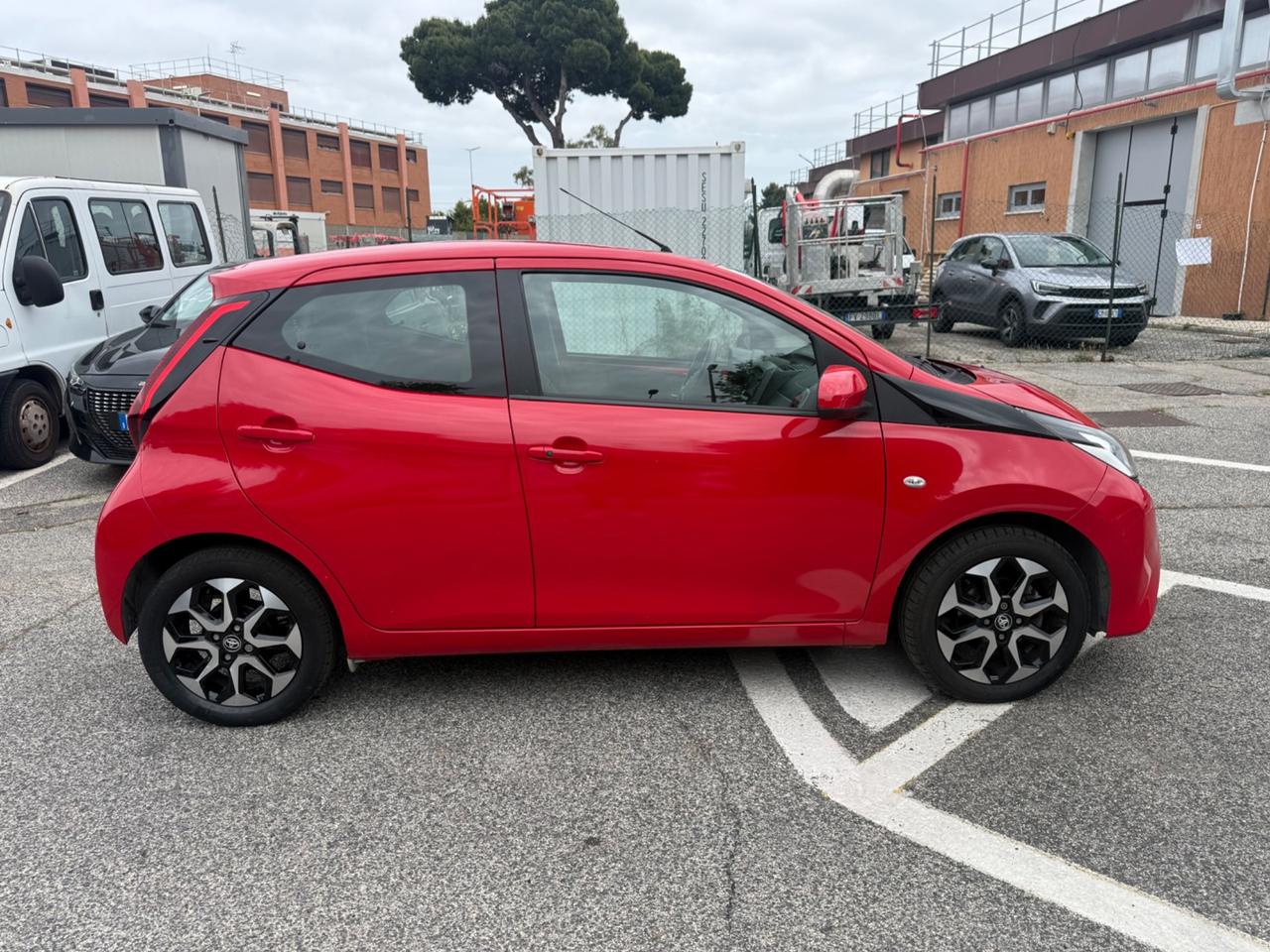 Toyota Aygo Connect 1.0 VVT-i 72CV 5 porte x-business MMT