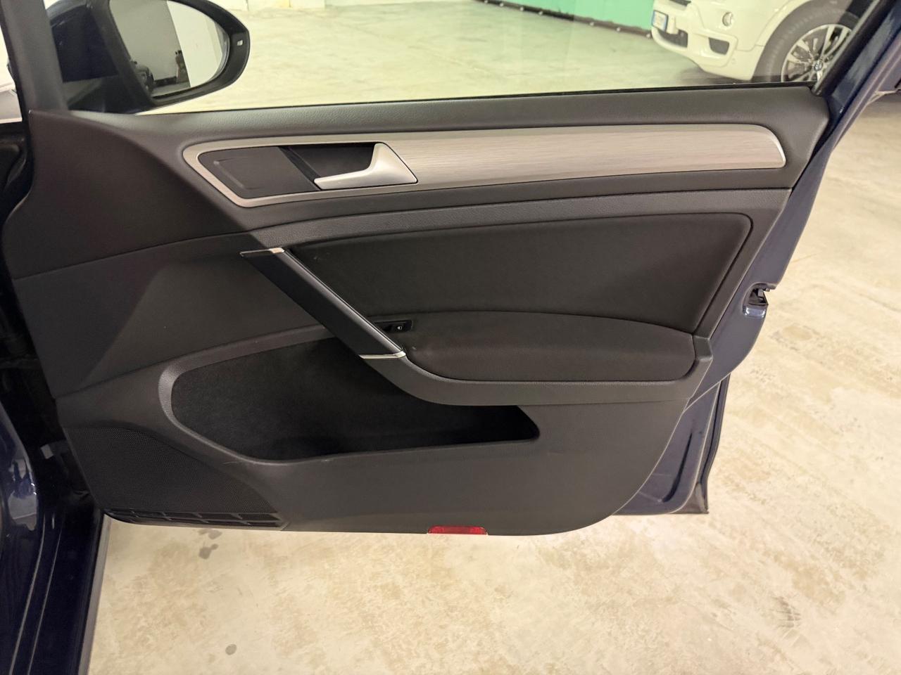 Volkswagen Golf Variant 1.6 TDI 105 CV DSG Comfortline BlueMotion Tech.