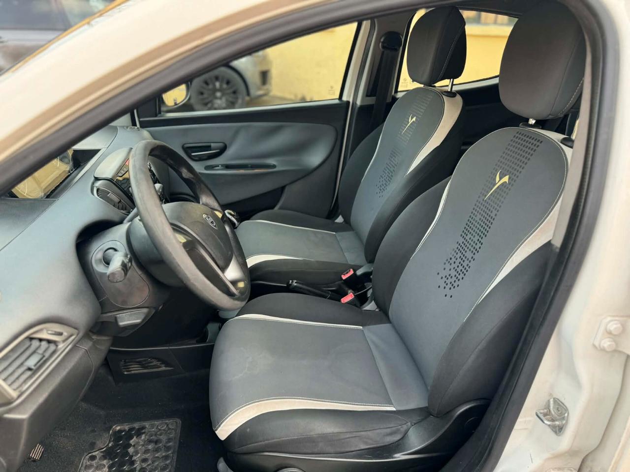 Lancia Ypsilon Anno 2014 0.9 Benz/Metano 85 CV 5 porte