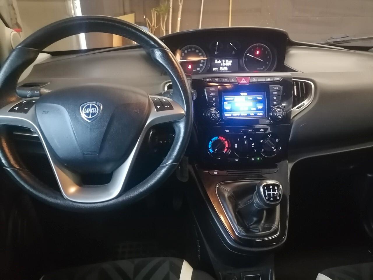 Lancia Ypsilon 1.2 69 CV 5 porte Unyca