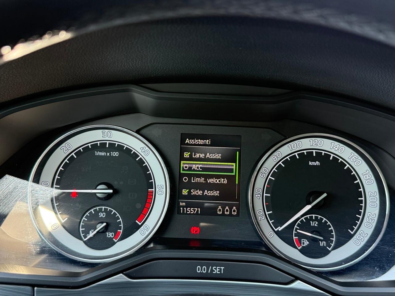 Skoda Superb 1.6 TDI SCR DSG FULL LED/UNIPRO