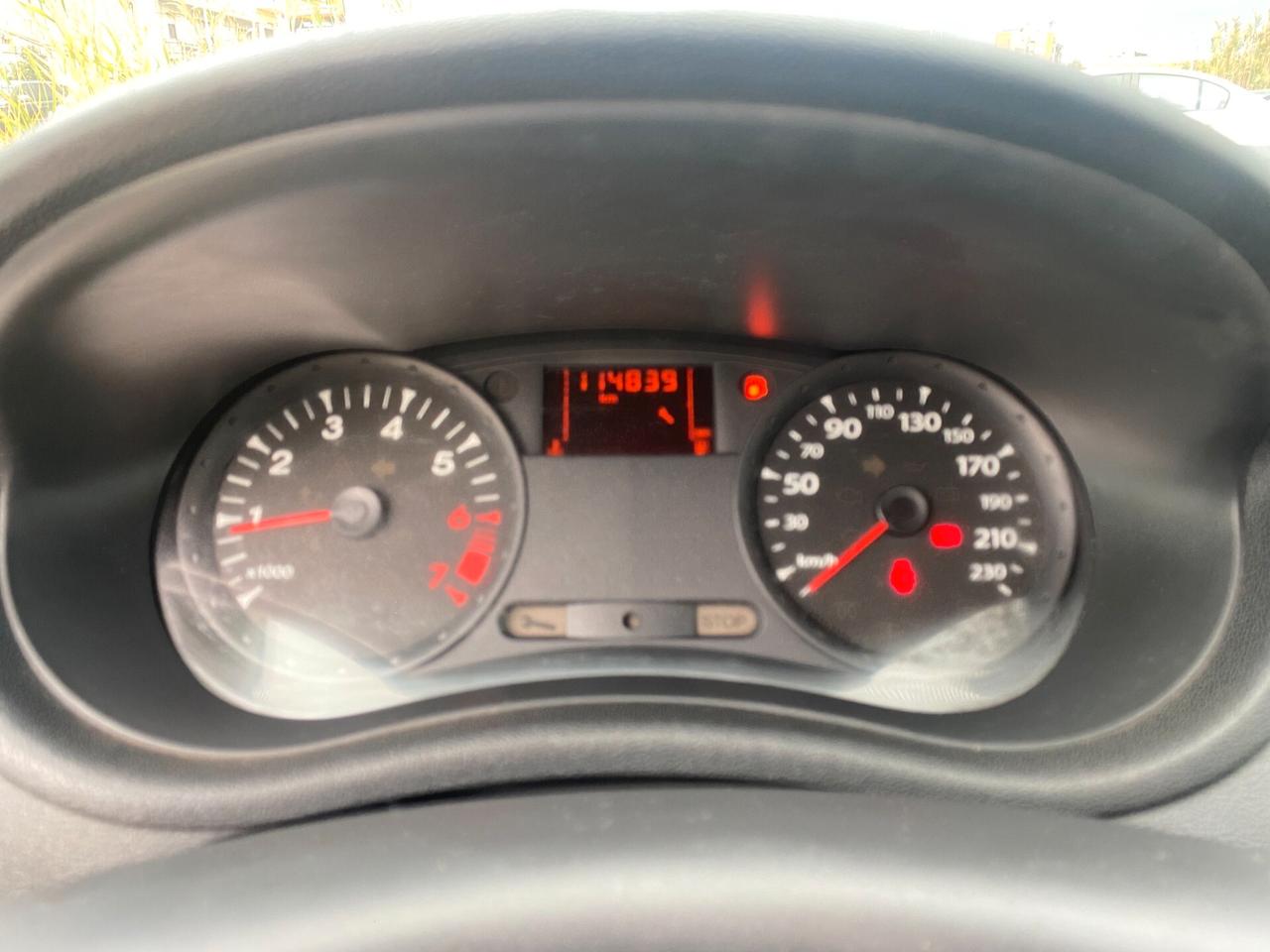 RENAULT CLIO 1.2 112.000KM ANNO 2012 ADATTA NEOPATENTATI