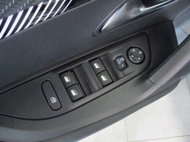 Peugeot 2008 PureTech 100 S&S Allure