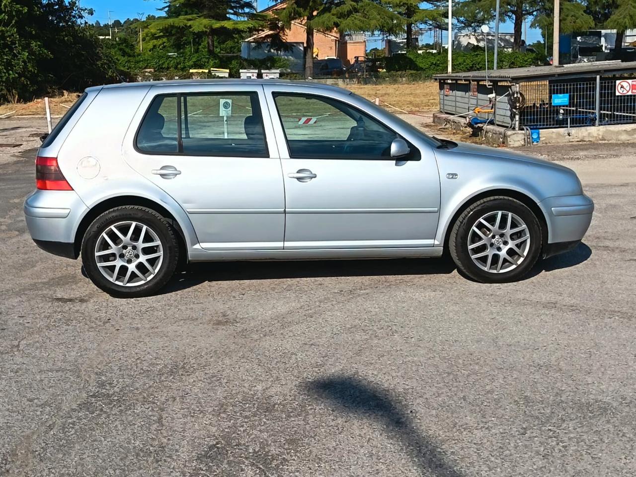 VOLKSWAGEN GOLF 4 HIGHLINE 1.6 BENZINA AUTOMATICA UNICOPROPRIETARIO – KM ORIGINALI – CAMBIO AUTOMATICO PERFETTO