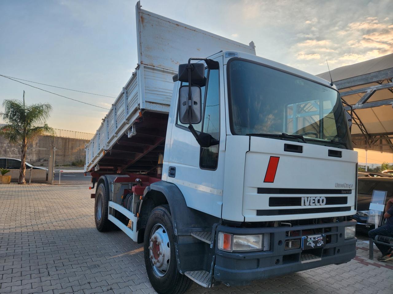 150E24 TIPPER RIBALTABILE TRILAT