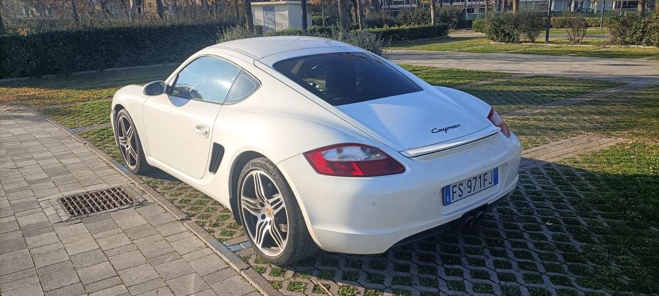 Porsche Cayman 2.7