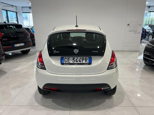 LANCIA Ypsilon 1.0 FireFly 5 porte S&S Hybrid Ecochic Silver