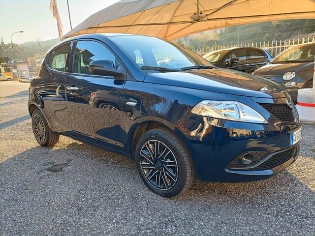 Lancia Ypsilon 1.0 FireFly 5 porte S&S Hybrid Ecochic Gold