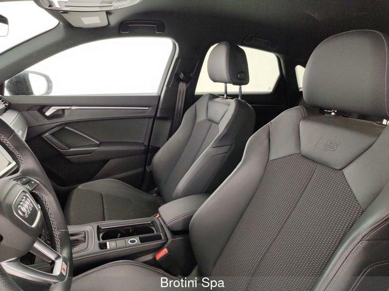 Audi Q3 Q3 45 TFSI e S tronic Identity Black