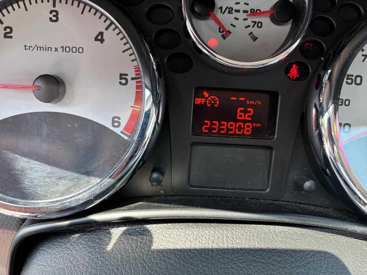 PEUGEOT 207 ANNO 2011 DS 1.6 ADATTA NEOPATENTATI KM 233 MILA