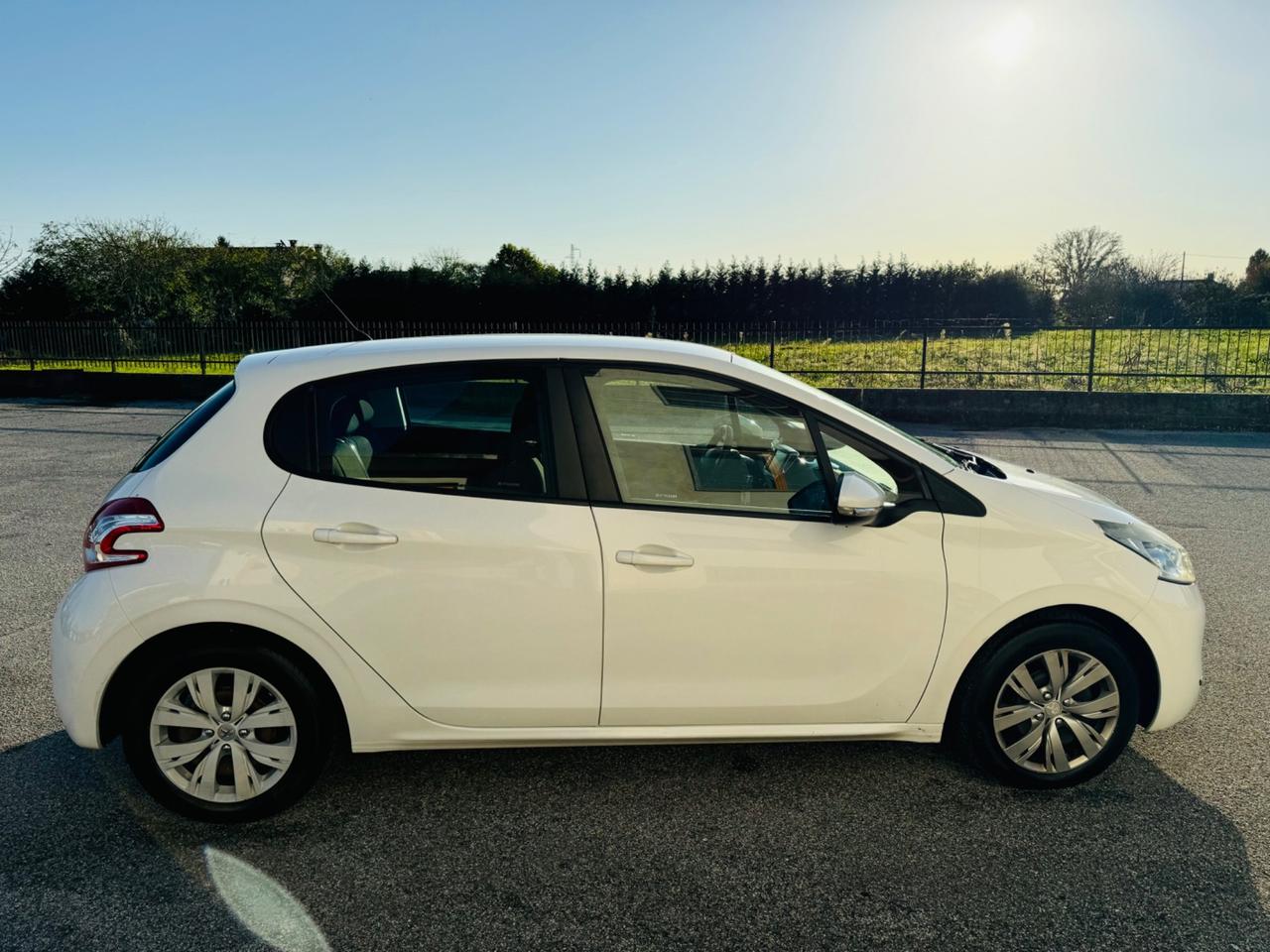 Peugeot 208 1.4 HDi 2014 neo patentati garanzia