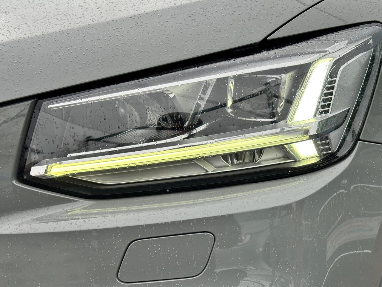 Audi Q2 35 TDI S tronic Identity Black