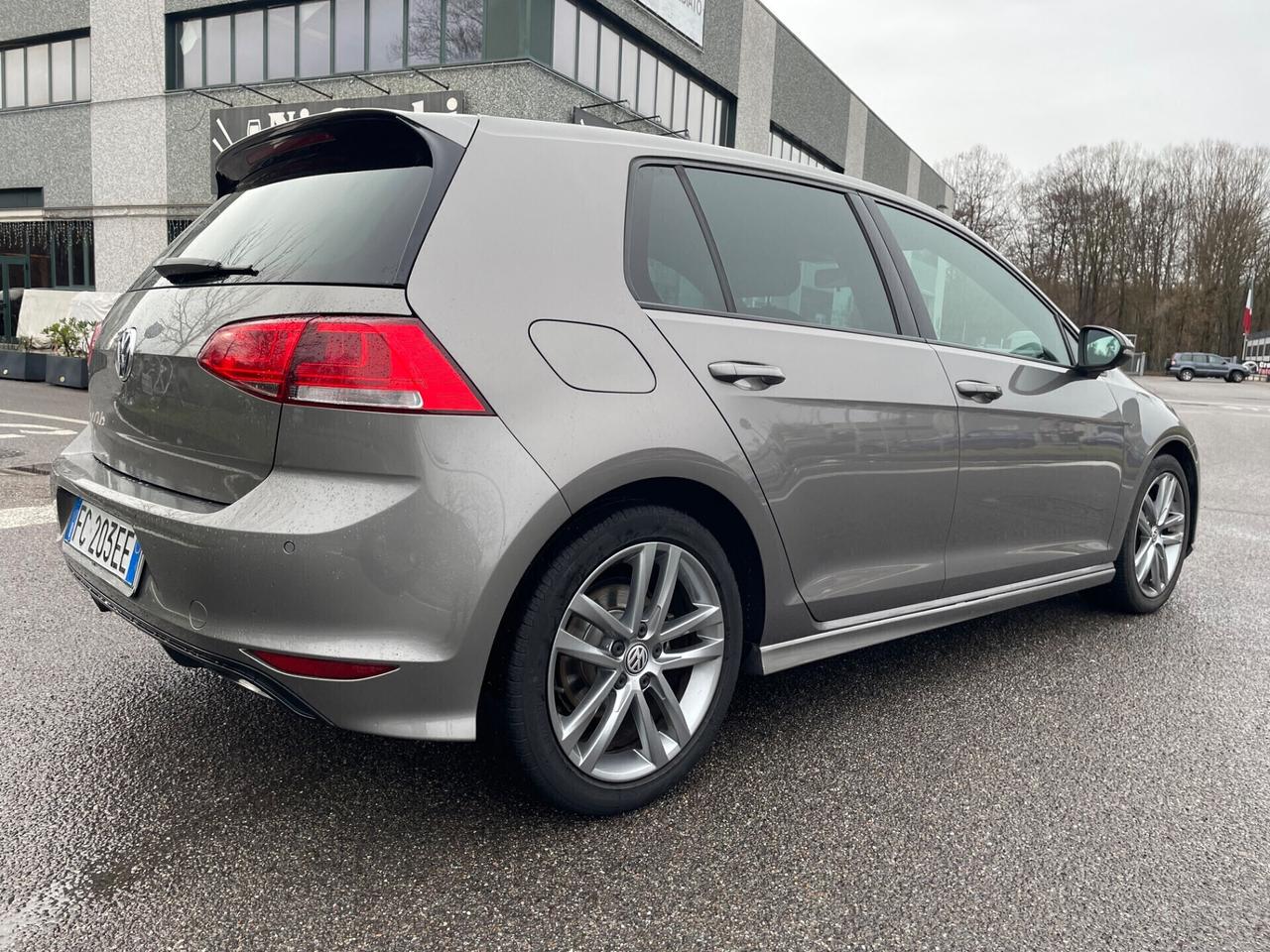 Volkswagen Golf 1.4 TSI 5p. R-Line-Automatik-Neopatentati -.