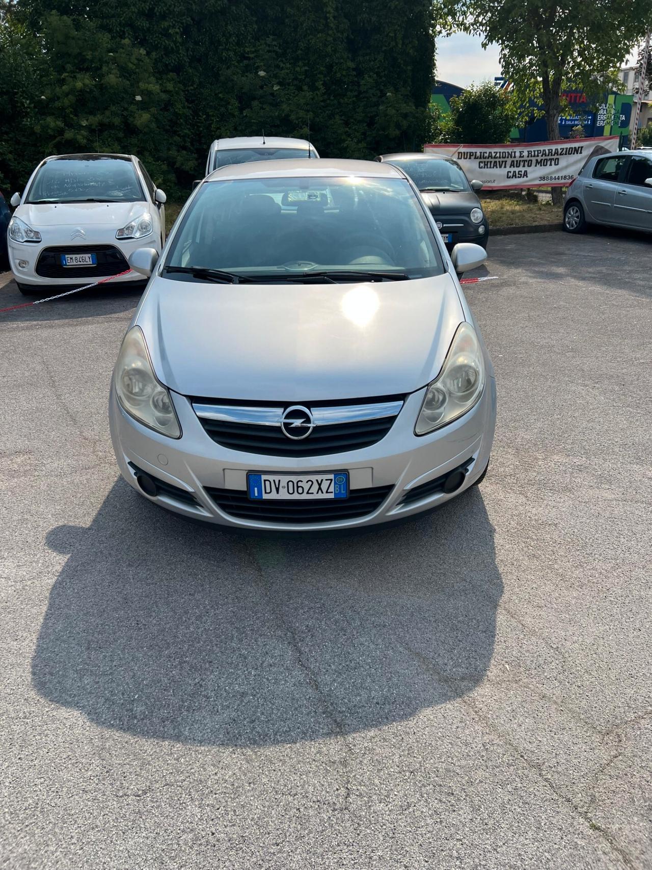 Opel Corsa 1.4 16V 5 porte Cosmo