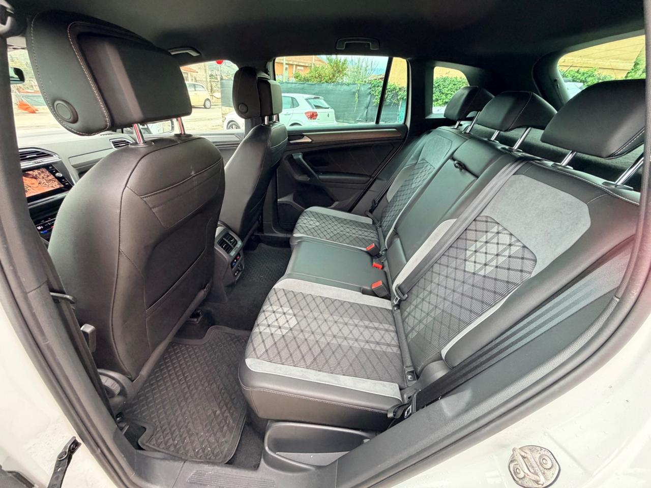 Volkswagen Tiguan 2.0 TDI 150 CV DSG R-Line Plus