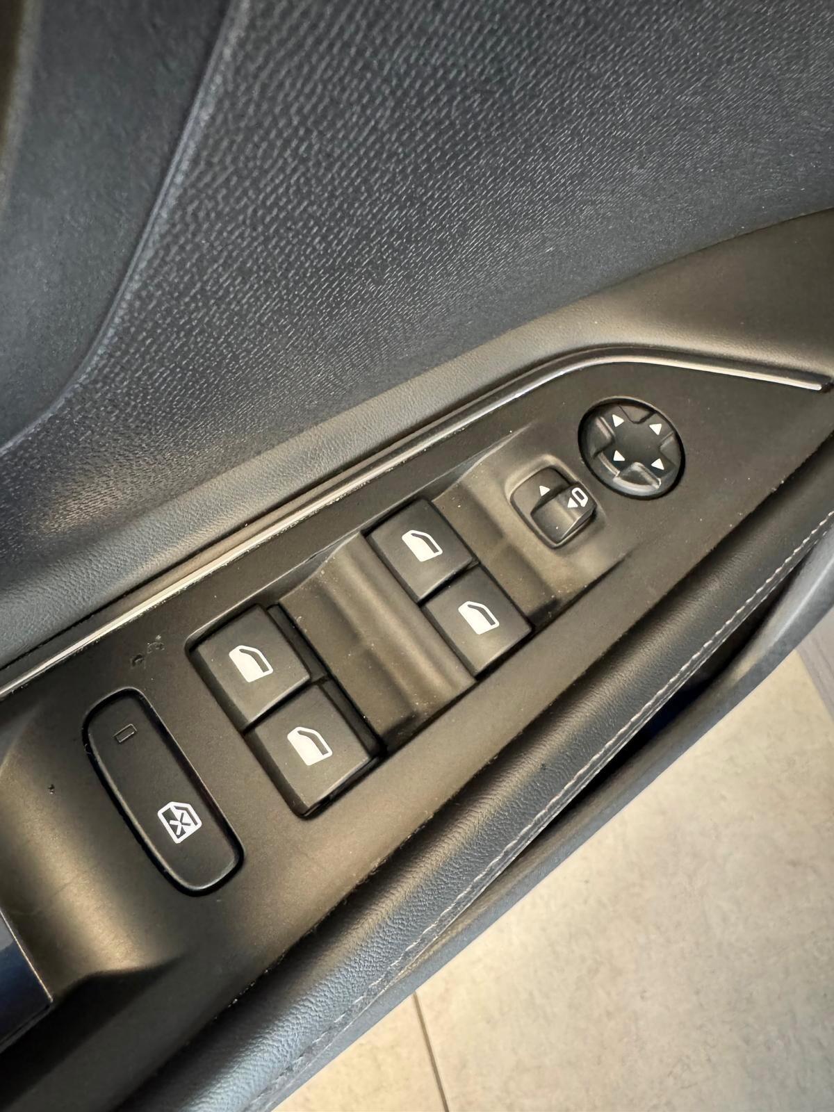 Peugeot 3008 PURETECH TURBO 130 EAT6 ALLURE 2017