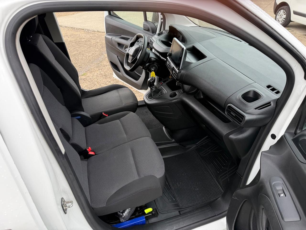 Peugeot Partner-3 posti-Furgone