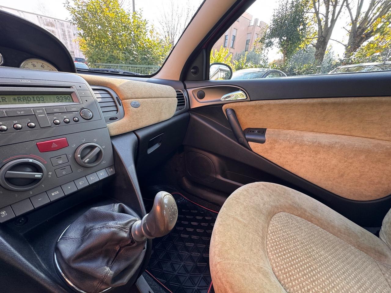 Lancia Ypsilon 1.2 16V Platino