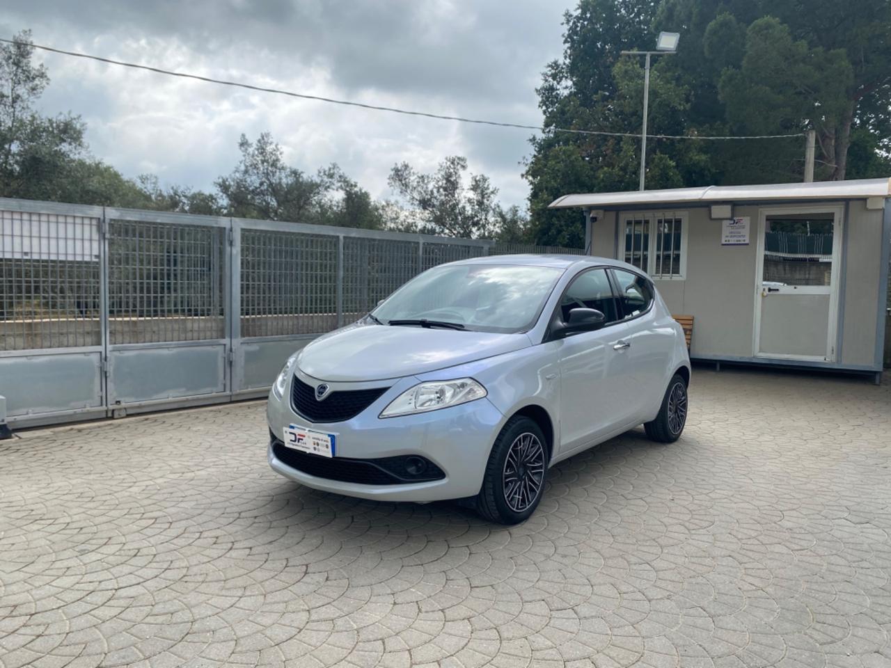 Lancia Ypsilon 1.2 69 CV 5 porte S&S Gold