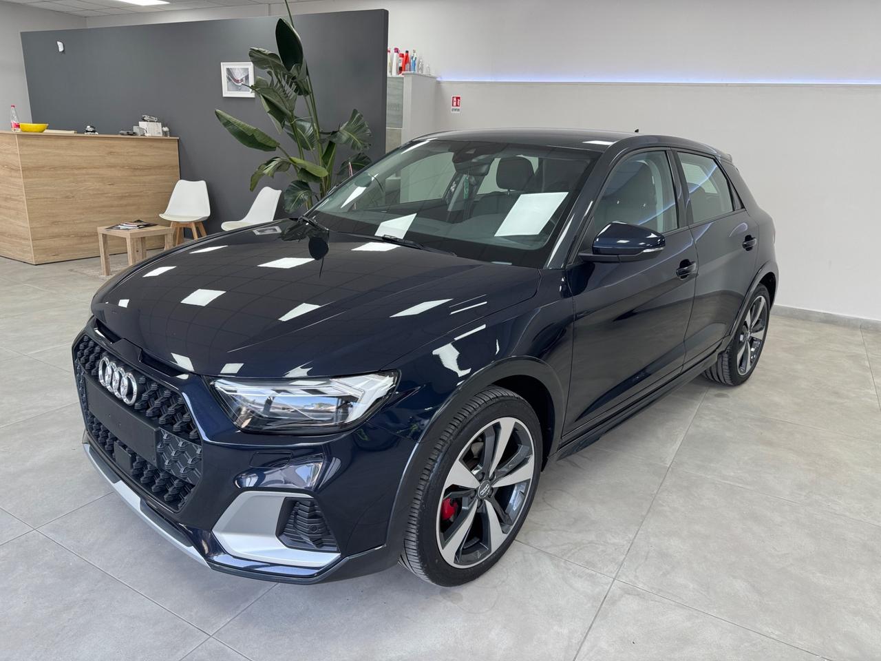 Audi A1 citycarver 30 TFSI S tronic Identity Contrast