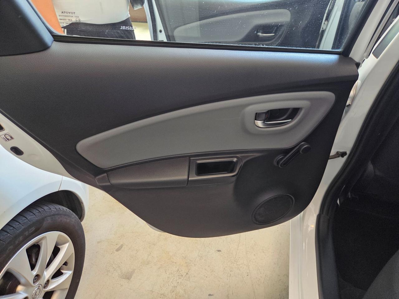 Toyota Yaris 1.0 5 porte Lounge unico proprietario