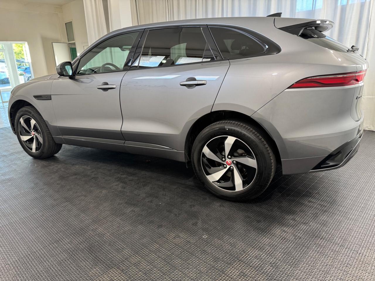 Jaguar F-Pace 2.0 D 163 CV AWD aut. R-Dynamic SE