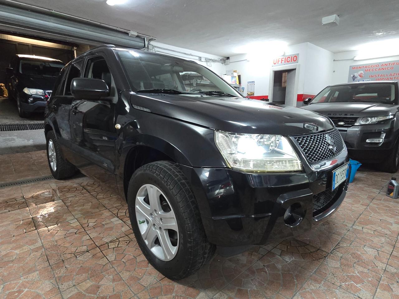 SUZUKY GRAND VITARA 4X4 CON GANCIO TRAINO NUOVA