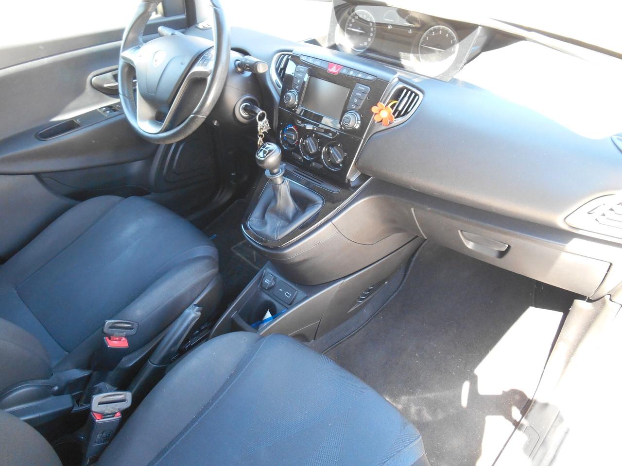 Lancia Ypsilon 1.2 69 CV 5 porte S&S KM.43.000 UNICO PROPRIETARIO OK NEOPATENTATI
