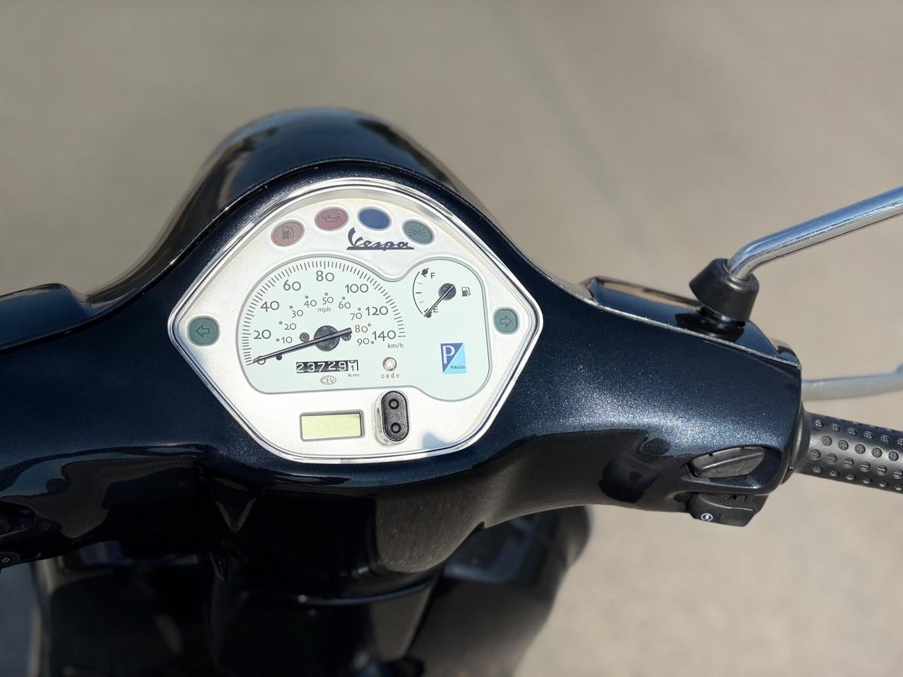 Piaggio Vespa 150 LX