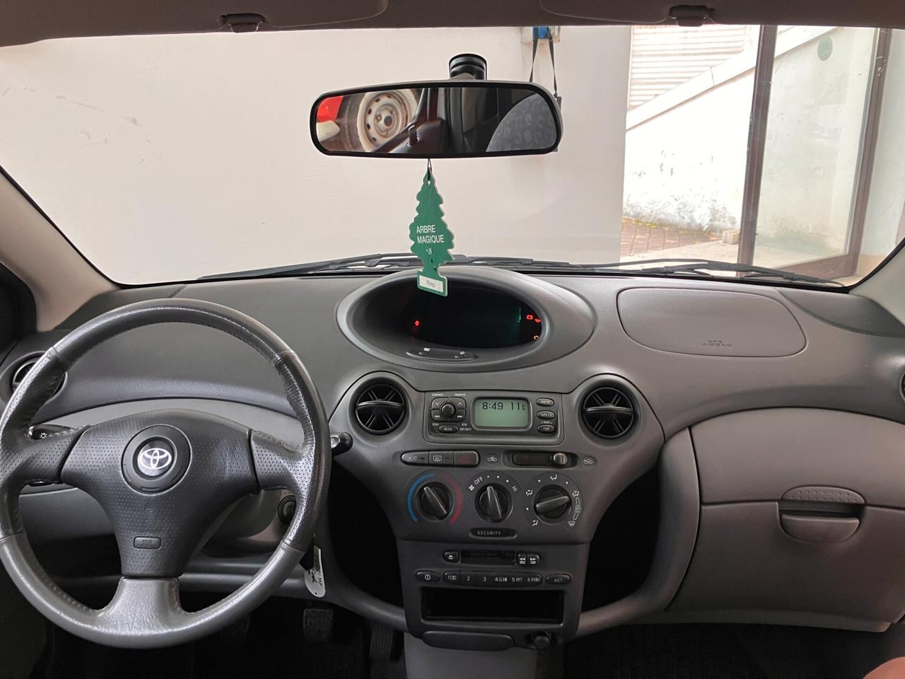 Toyota Yaris 1.3i 16V NEOPATENTATI