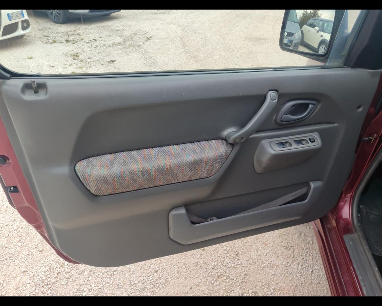 SUZUKI Jimny 3ª serie - Jimny 1.3i 16V cat 4WD JLX