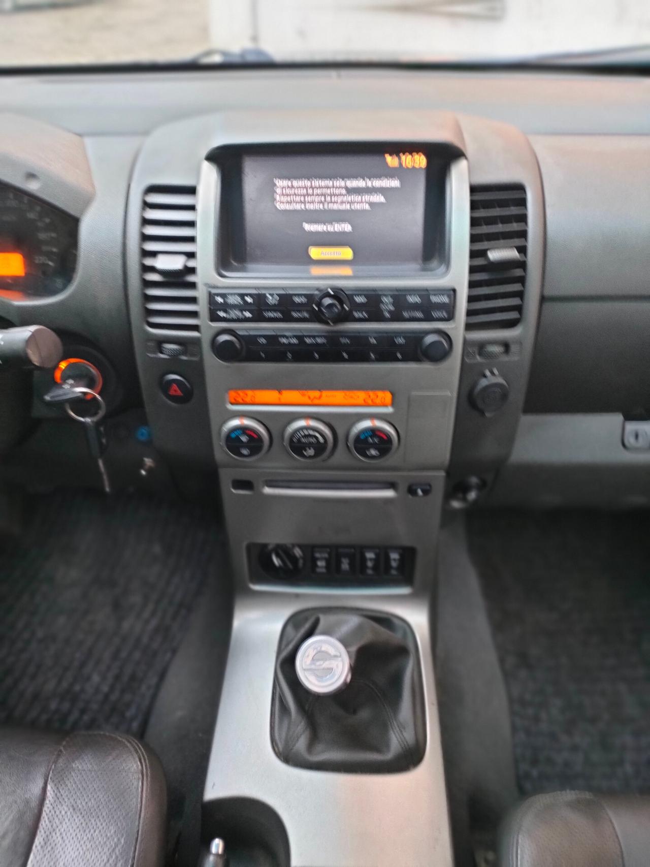 Nissan Navara 2.5 dCi 4p Double Cab LE